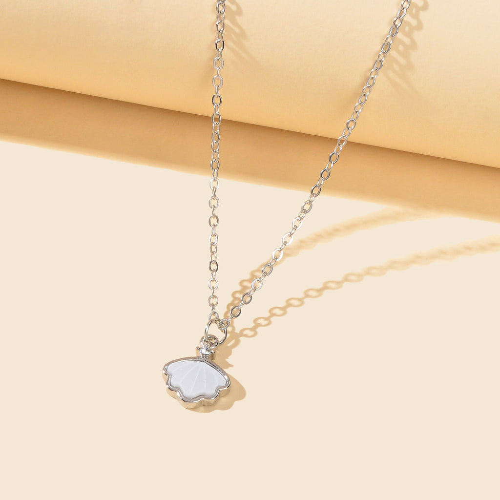 White Resin Shell Shape Charm Delicate Everyday Necklace