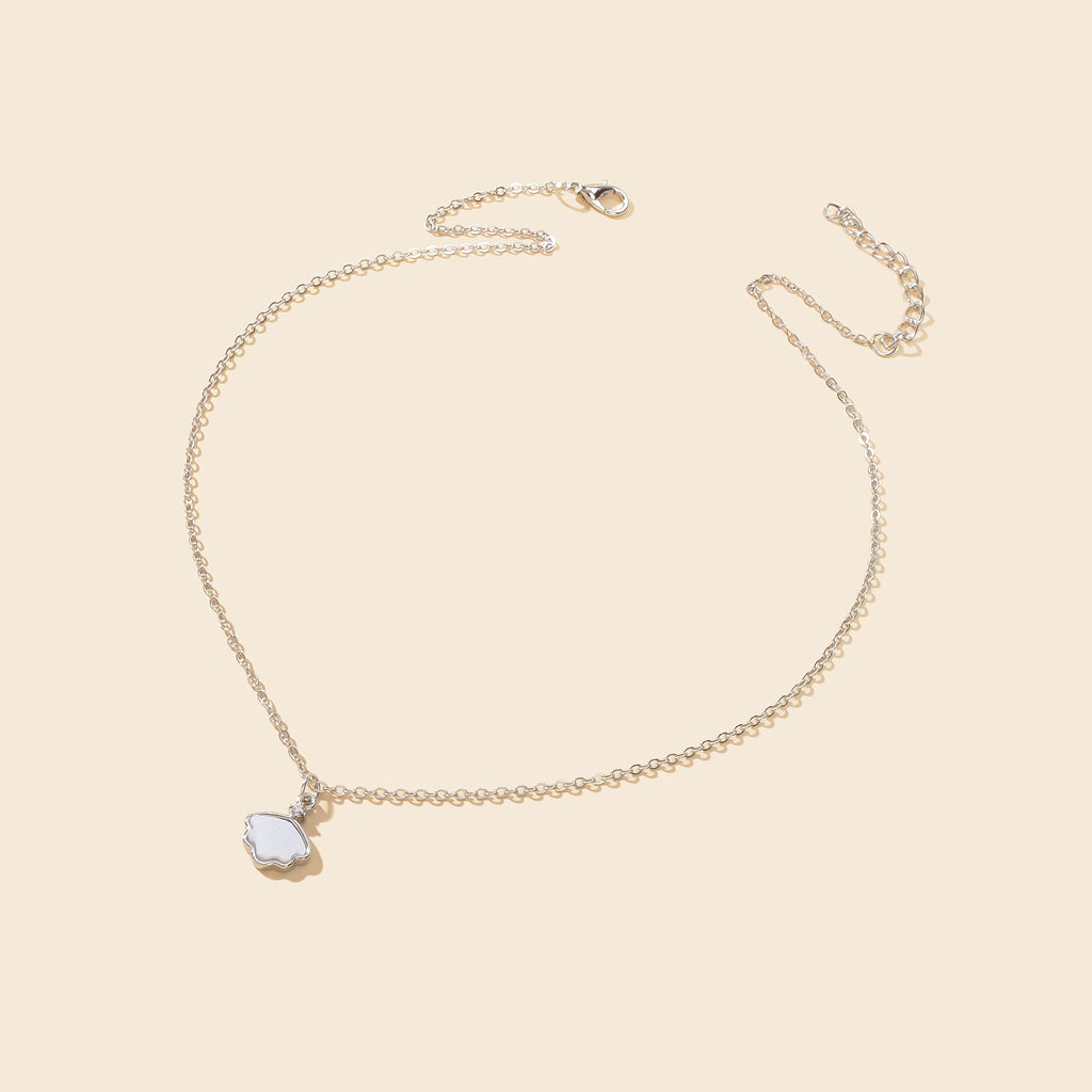 White Resin Shell Shape Charm Delicate Everyday Necklace