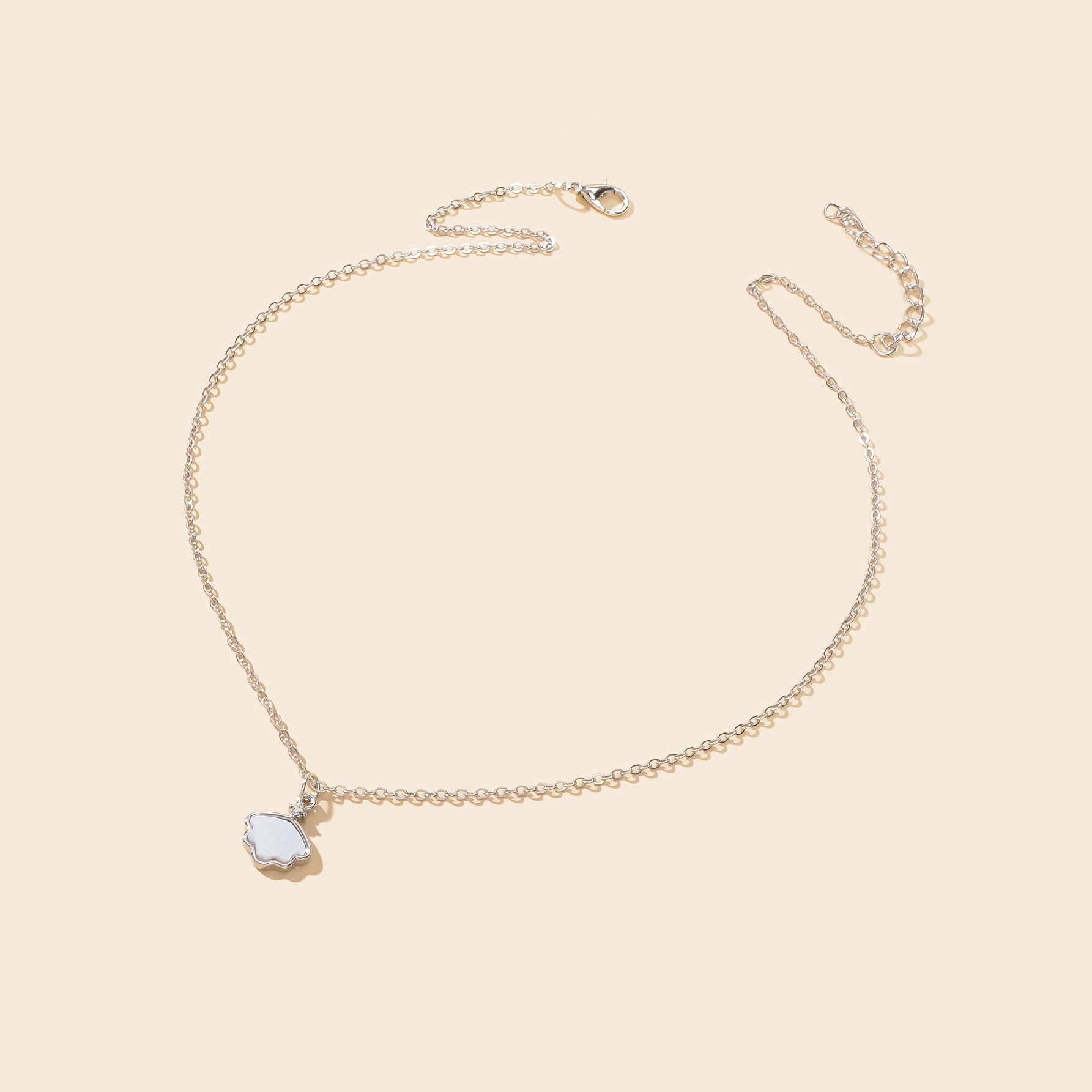 White Resin Shell Shape Charm Delicate Everyday Necklace