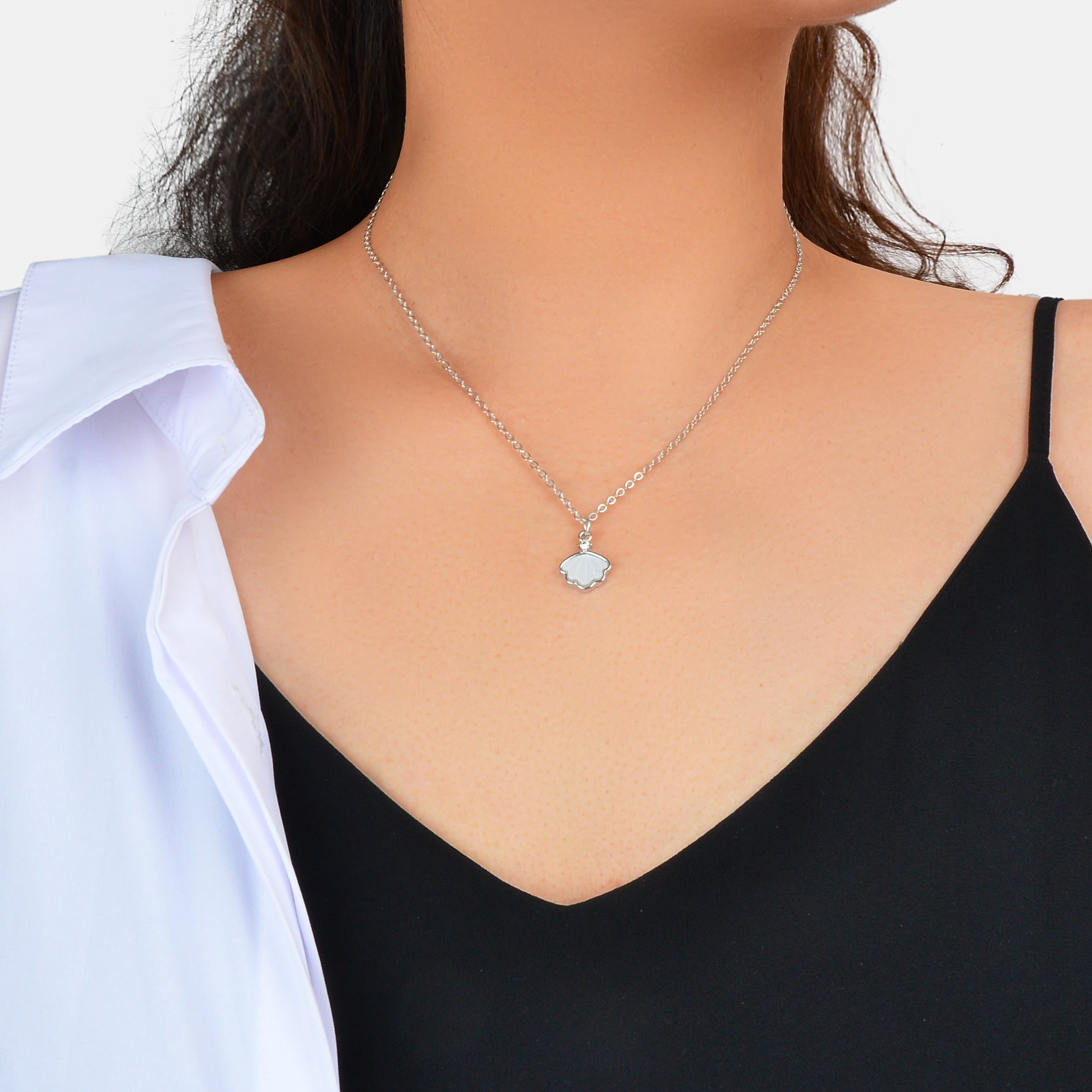 White Resin Shell Shape Charm Delicate Everyday Necklace
