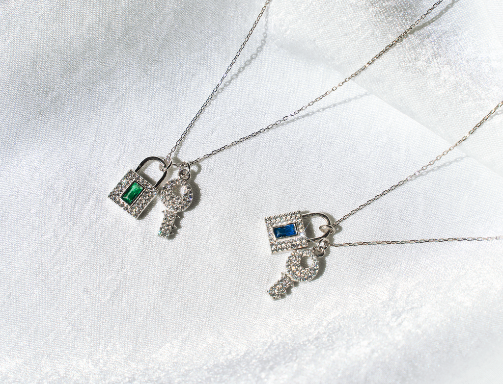AYLIN Lock Necklace